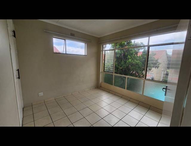 2 BEDROOM TOWNHOUSE FOR SALE IN BRACKENHURST